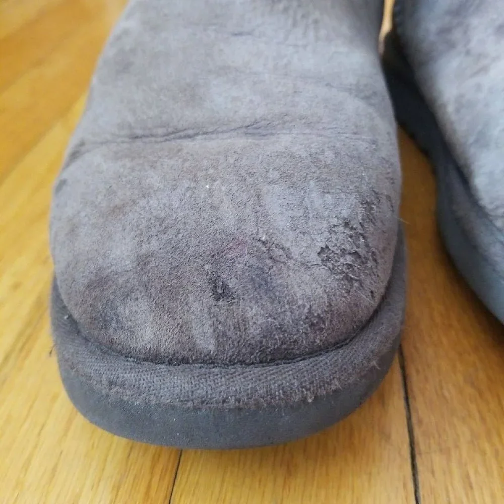 UGG boots size s/n 5825, size 8